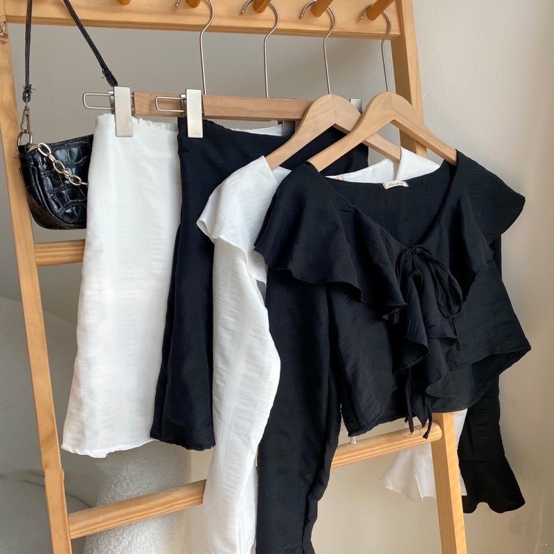 Set Áo Xốp Đan Dây Kèm Chân Váy