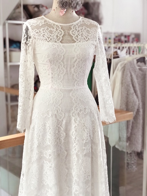 Đầm cưới ren tay dài