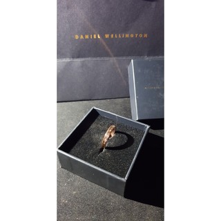 (CAM KẾT ẢNH THẬT)Nhẫn DW  titan bền màu