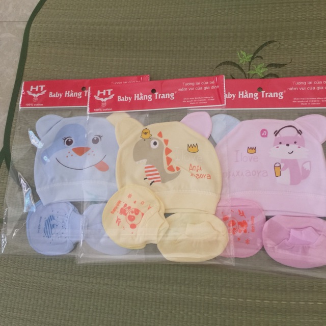 Bộ mũ bao tay bao chân sơ sinh hằng trang ( loại đẹp )