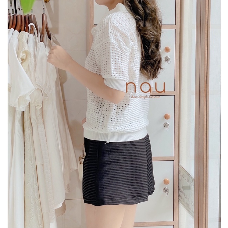 Áo trắng len sợi đục lỗ cổ bẻ