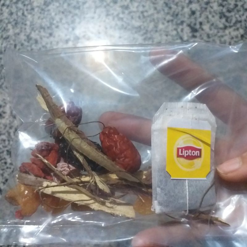 Set lipton kèm các loại thảo quả ,giá rẻ ,sẵn chỉ cần cho ra ly chế nước sôi ,đường và uống (đá).bán cafe rất thích hợp