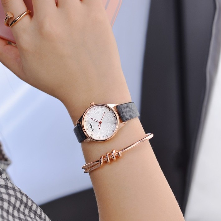 Đồng hồ thời trang nữ Gogey dây da êm tay, mặt tròn nhỏ xinh xắn, chống trày xước tốt | BigBuy360 - bigbuy360.vn