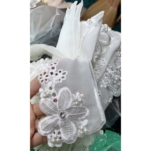 ÁO SOMI TRẮNG CỔ REN HOA ĐÁ DÁNG SUÔNG TIỂU THƯ