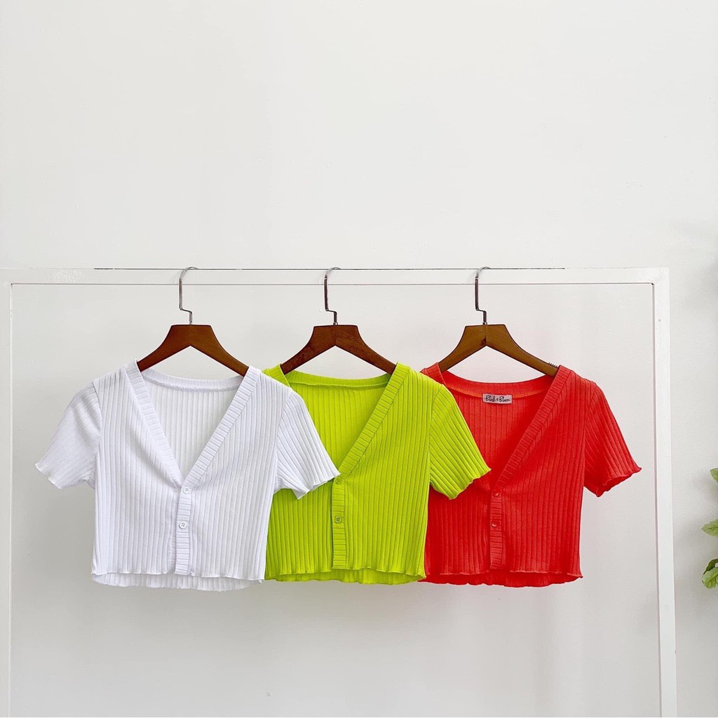 Áo croptop cổ v cài nút xinh xắn cá tính năng động