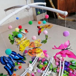 Treo nôi bướm kích thích thị giác