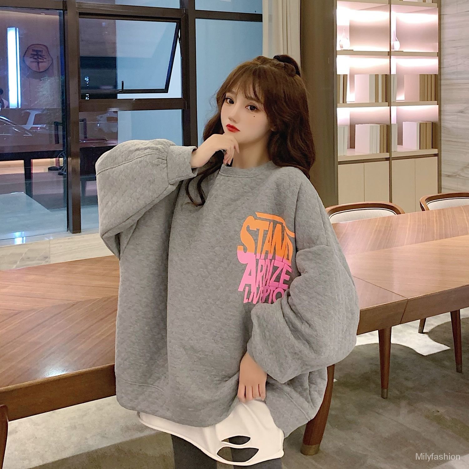 Áo Sweater Nữ Cổ Tròn Dài Trung Bình In Chữ Khối Màu Mới | BigBuy360 - bigbuy360.vn
