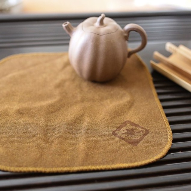 Khăn dưỡng ấm trà tử sa chuyên dụng, khích thước 19cm vừa vặn và trang nhã.