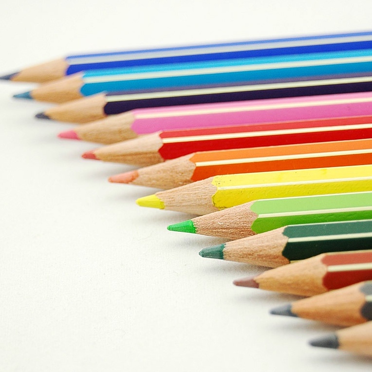 Ống 18 Cây Bút Chì Màu tập tô vẽ cho bé, lên màu tươi và đẹp (Nắp kèm gọt)