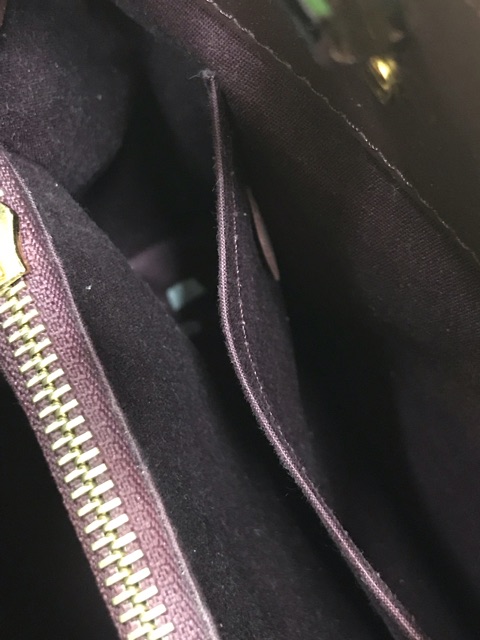 Túi màu đỏ mận