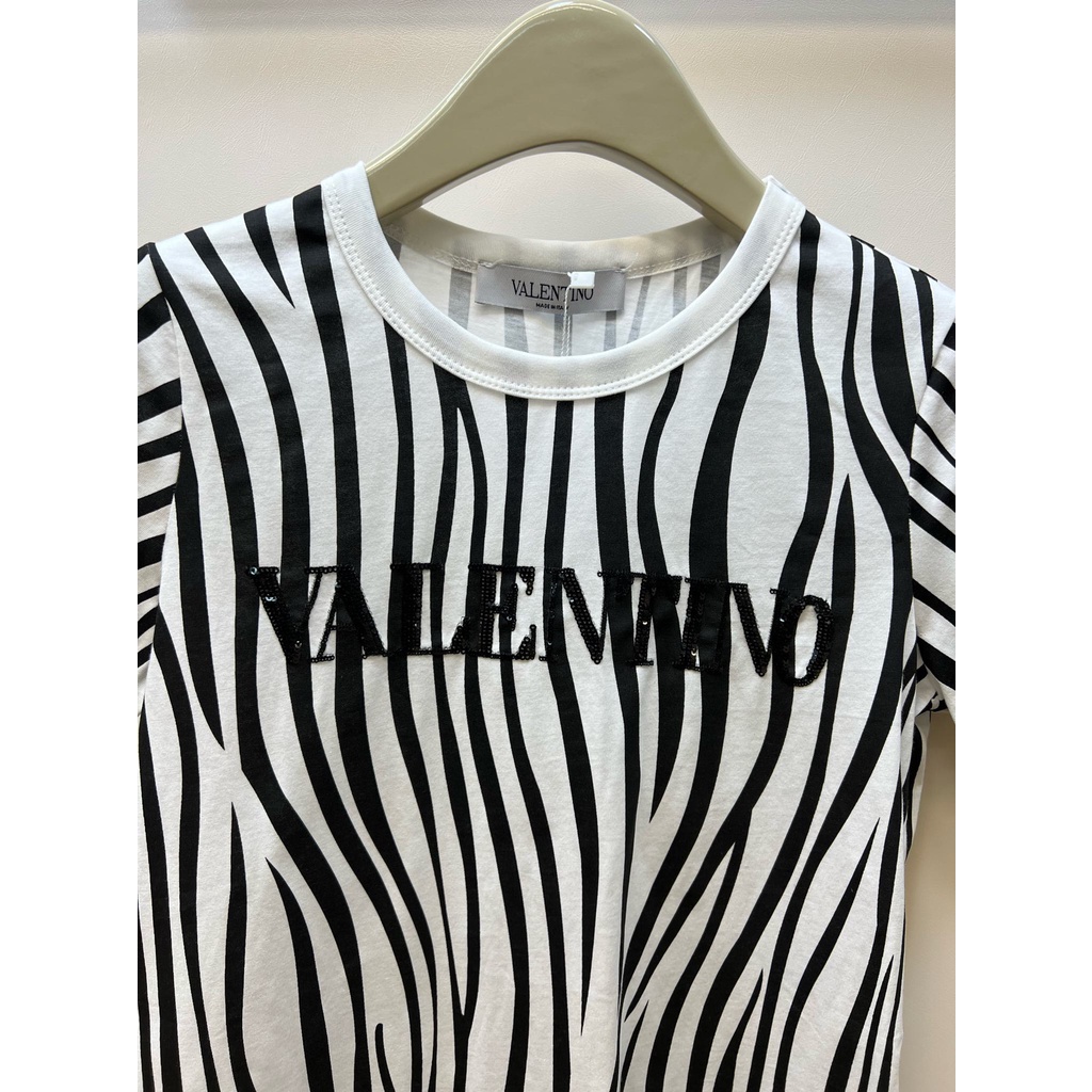 Áo thun ngắn tay cổ tròn logo chữ vằn in hình ngựa vằn thời trang cao cấp Valentino