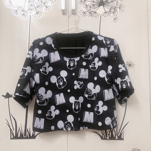Áo thun in hình croptop