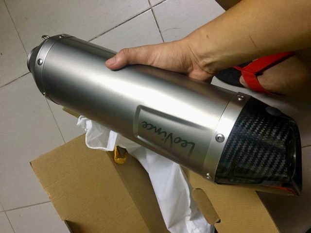 Pô độ LEOVINCE SBK Phần Đầu Carbon Fitber