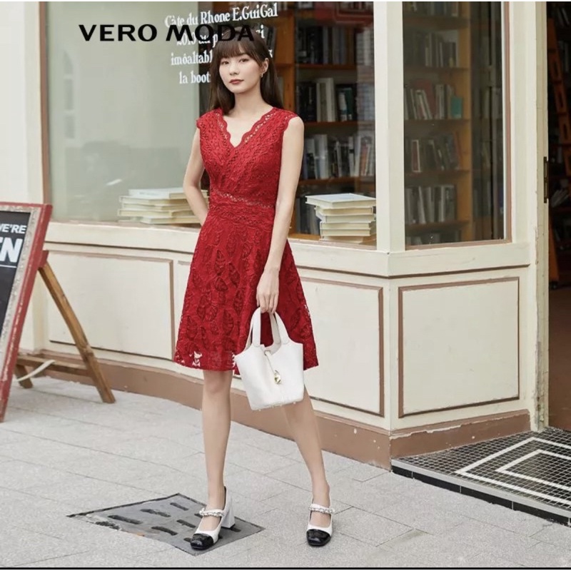 Đầm ren cổ chéo eo cách điệu Vero Moda