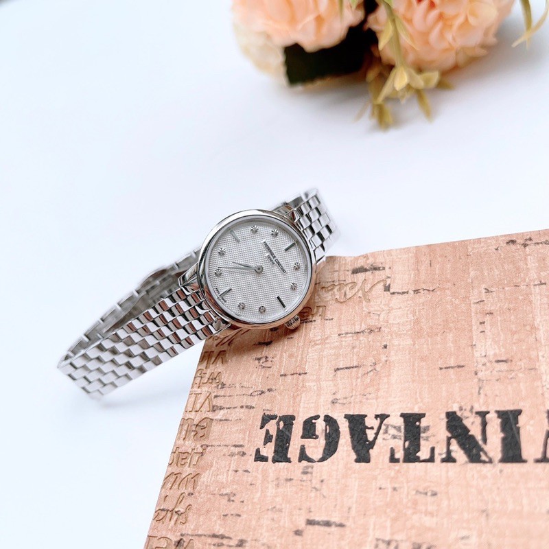 Đồng hồ nữ Frederique Constant case nhỏ xinh dành cho các nàng tay tấm nha !! .