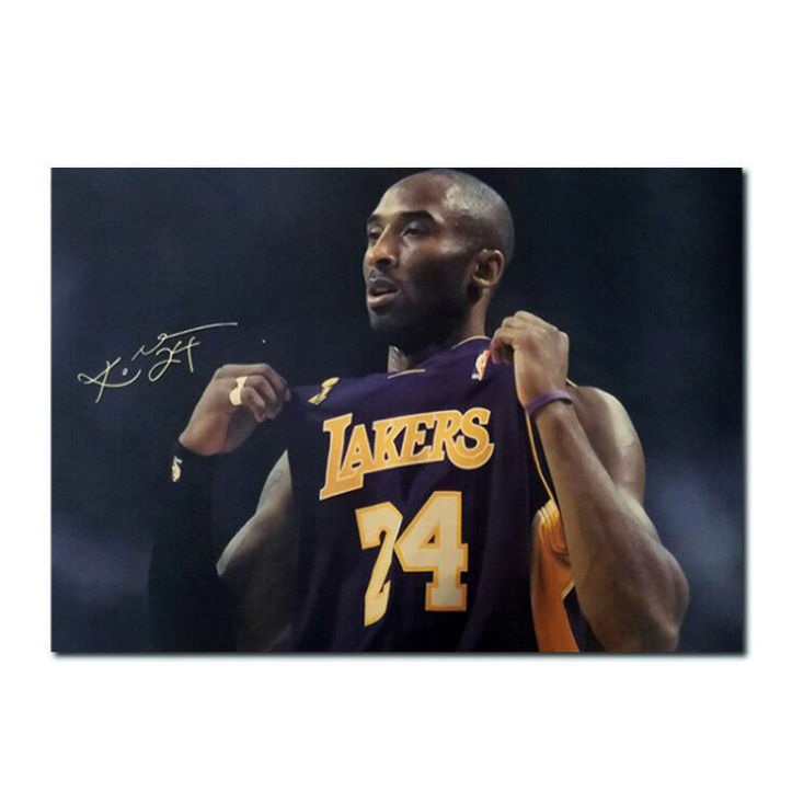 Poster treo tường hình cầu thủ bóng rổ Kobe Bryant màu đen