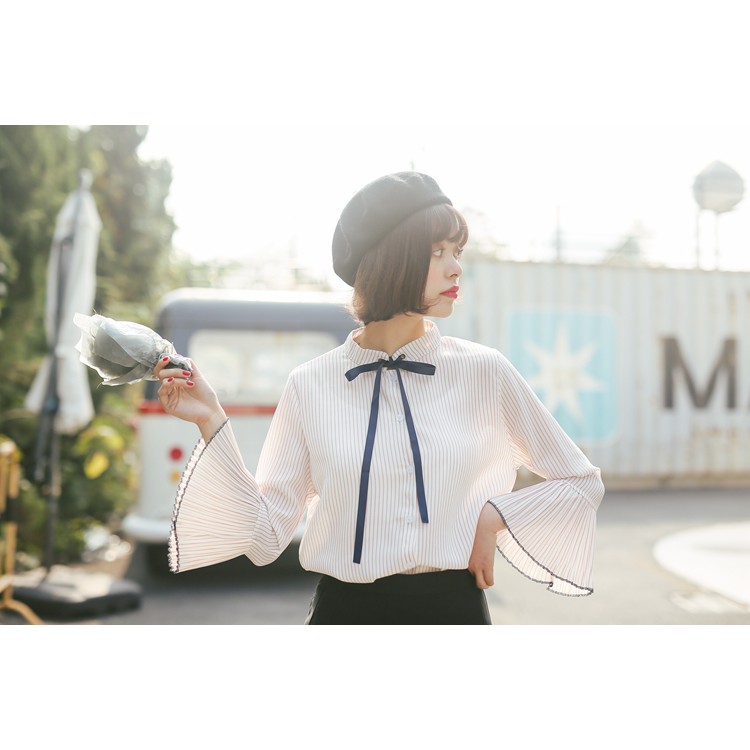 Áo sơ mi tay xếp li dịu dàng