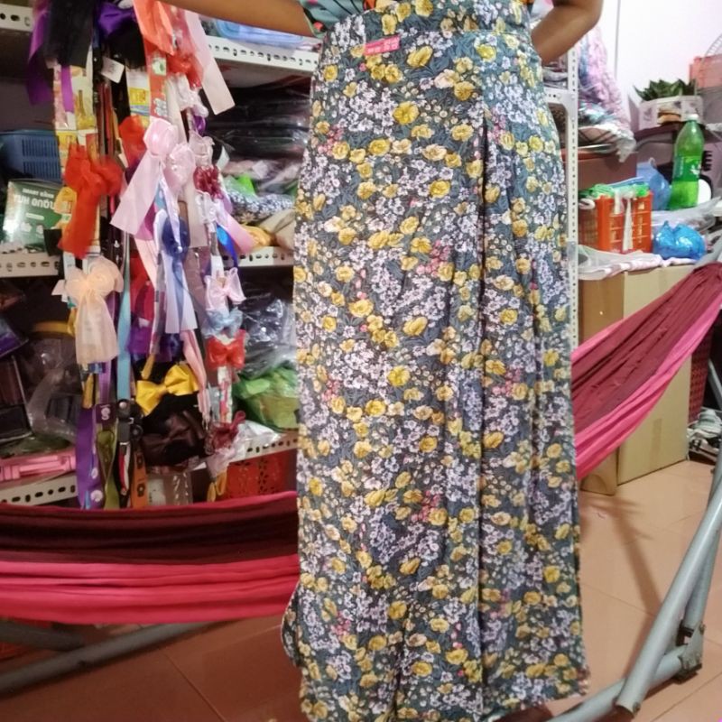 Váy dây cột.