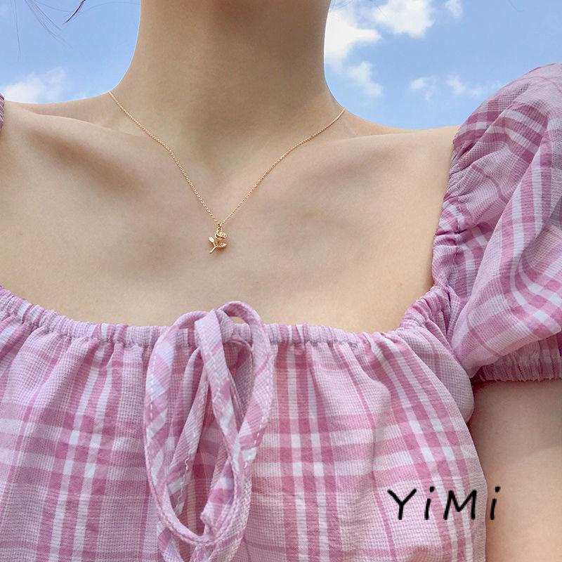 Vòng cổ màu vàng thiết kế mặt hoa hồng tinh tế thời trang cho nữ