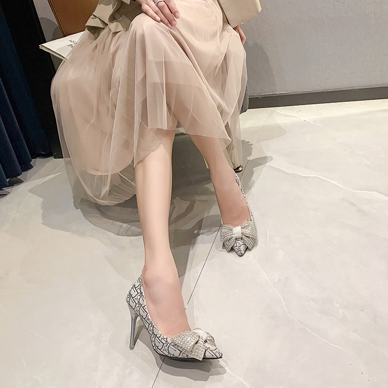 Giày Cao Gót Mũi Nhọn Phối Nơ Đính Đá Phong Cách Hàn Quốc