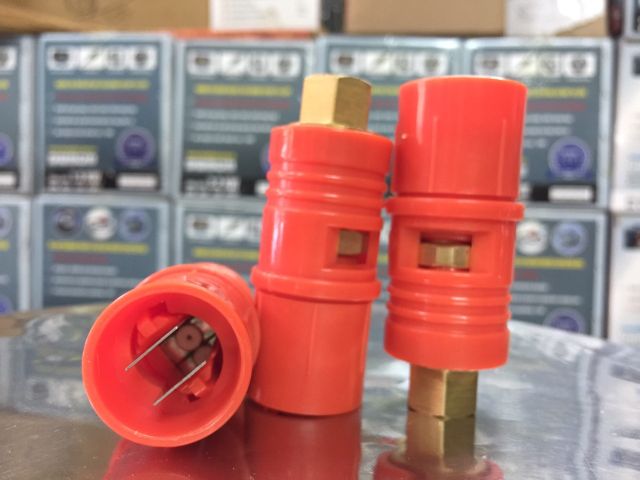 Béc cam rửa xe có chỉnh đài Loan