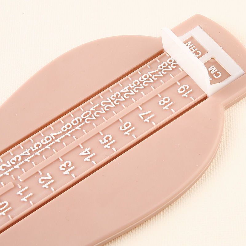 Thước đo kích thước bàn chân cho trẻ em chính xác khi mua giày dép