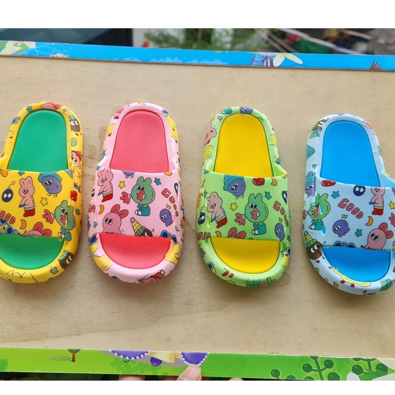 Dép đúc bánh mì cao su siêu mềm cho bé hình thỏ sâu BOOM