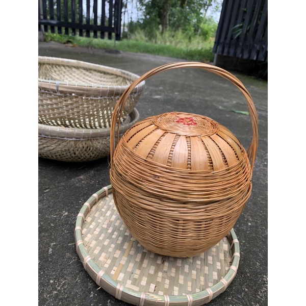 Giỏ tre có nắp