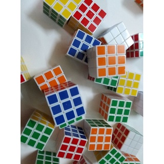 combo rubik tặng kèm rubik móc khóa và đế