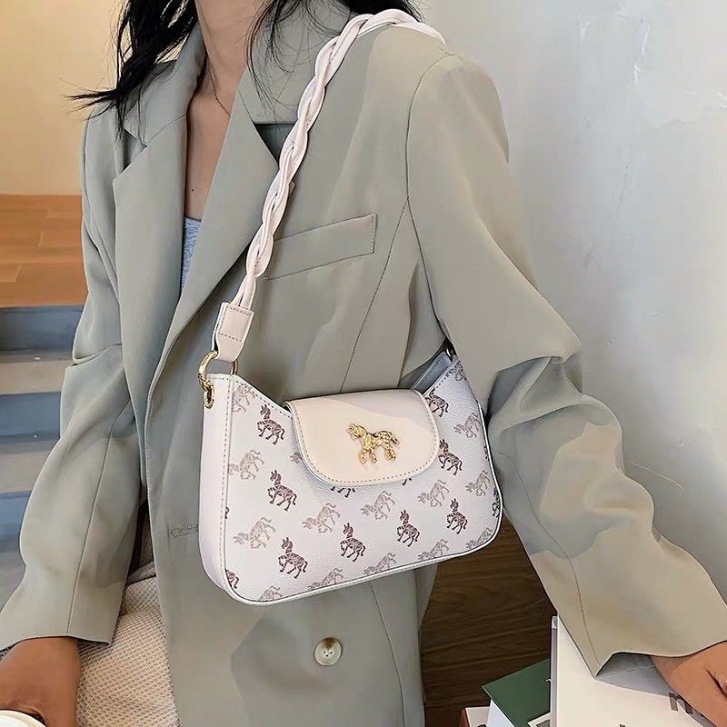 [Mã FAMAYWA2 giảm 10K đơn 50K] Túi Kẹp Nách Họa Tiết Hình Con Ngựa 🍊 Túi Xách Nữ Chất Da PU Xịn Xò 🍊 | BigBuy360 - bigbuy360.vn