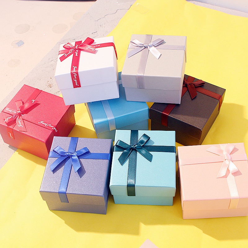 Hộp đựng quà tặng sinh nhật, quà giáng sinh ,hộp quà sang trọng, có nhiều màu sắc tặng kèm rơm DOITNOW MO05