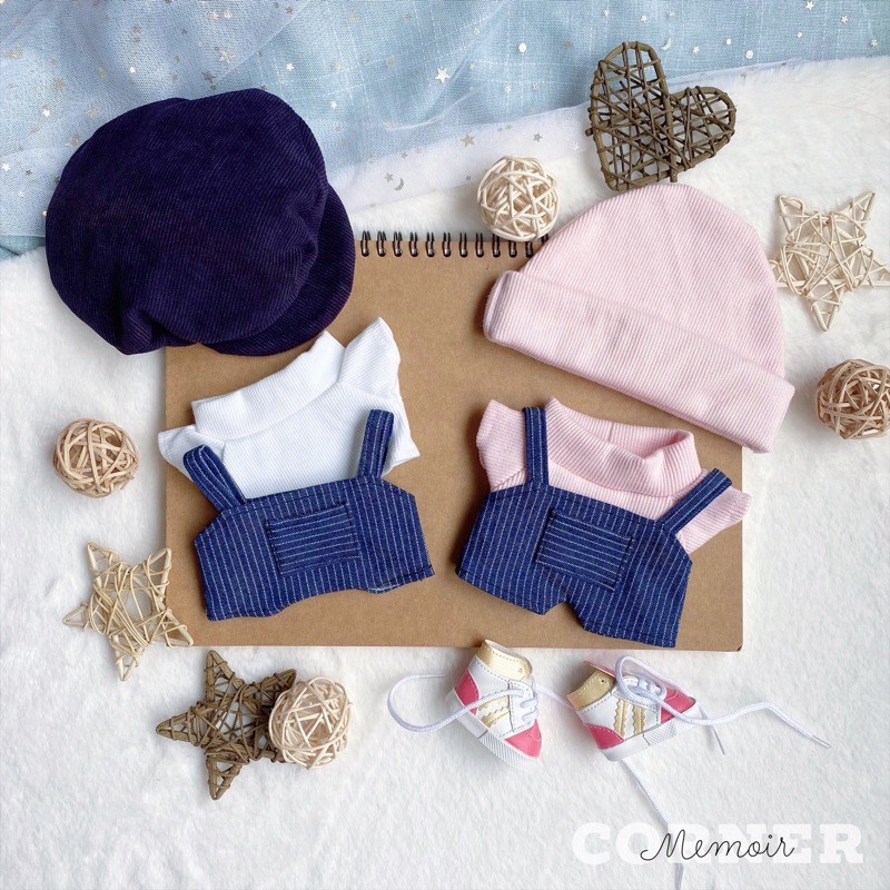 Outfit Doll 15cm &amp; 20cm - Yếm jeans sọc &amp; Áo len cổ lọ / tủ đồ Memoir