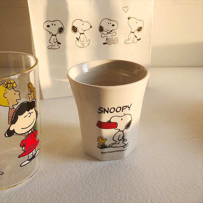 Cốc Đánh Răng Bằng Sứ Không Tay In Họa Tiết Hoạt Hình Snoopy Dễ Thương