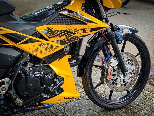 Tem Satria Vàng Đen Racing