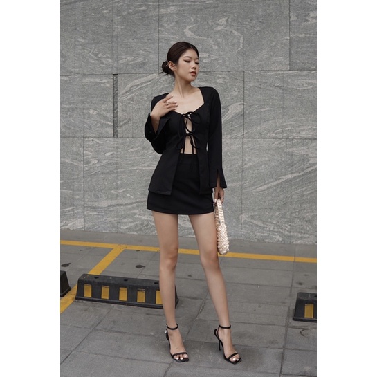 Set áo thắt dây tay dài và chân váy ngắn giấu quần vải mango dày dặn - Byveestyle