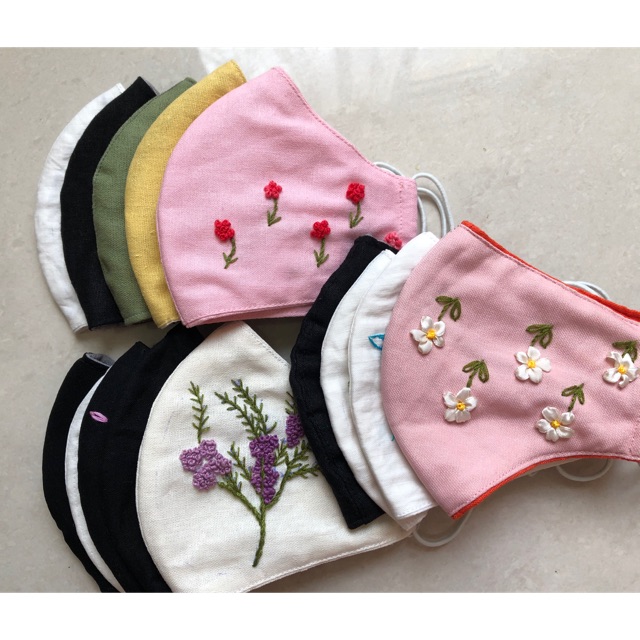 Khẩu trang thêu handmade