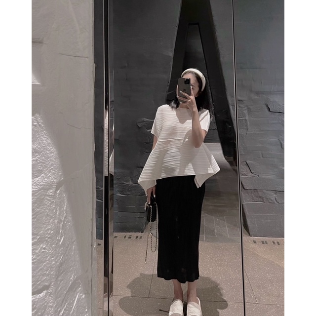 𝐒𝐄𝐓 ÁO TRẮNG CỔ TRÒN 𝐋𝐄̣̂𝐂𝐇 𝐓𝐀̀ 𝐗𝐄́𝐎 + 𝐂𝐇𝐀̂𝐍 𝐕𝐀́𝐘 MIDI ĐEN🖤