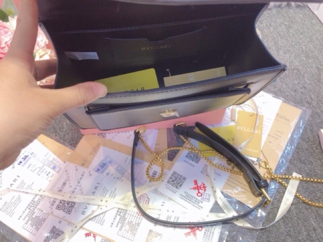 [Mã WAST10K giảm 10K đơn bất kỳ] Túi Chữ V Cực Sang Sz 23cm kèm hộp