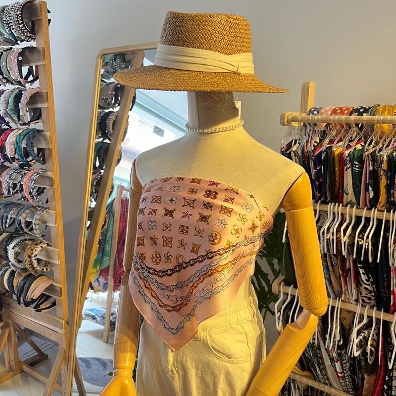 Khăn bandana lụa vuông hoạ tiết đối xứng size 70cm