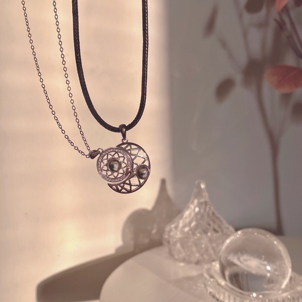 Set 2 Vòng cổ Mặt Trăng Và Mặt Trời 100 Ngôn Ngữ I Love You Có Nam Châm