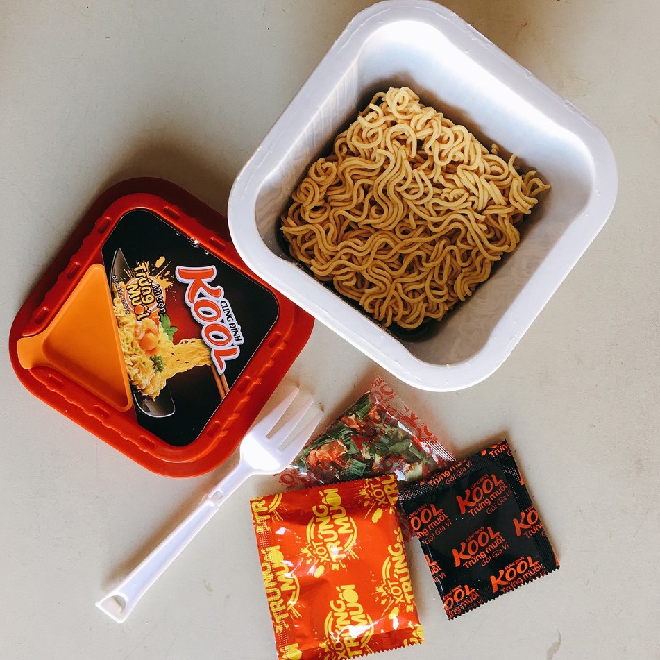 Mì trộn trứng muối Cung Đình Kool 90g