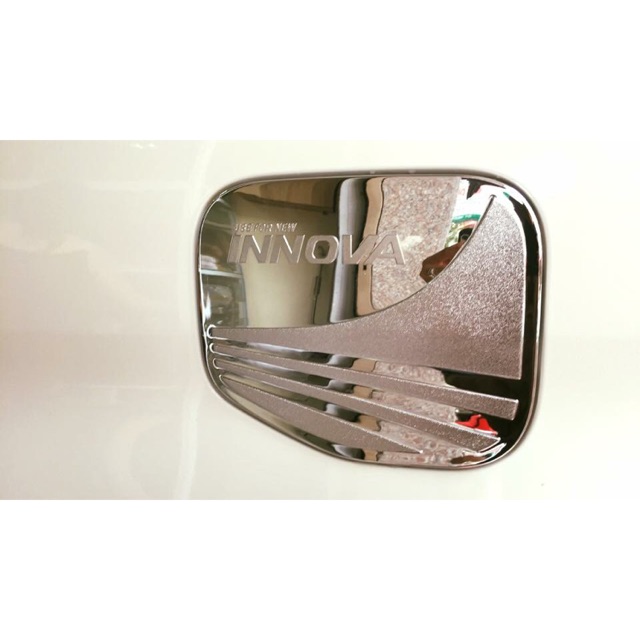 Ốp nắp bình xăng Innova