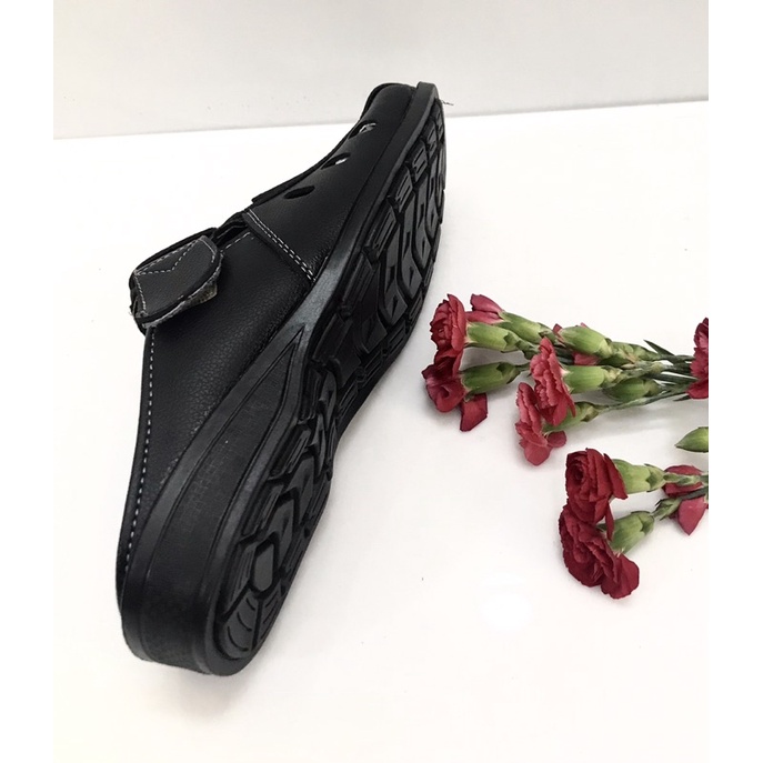 Dép bít mũi nam mẫu mới, da mềm, Size từ 38-43,mã SP03, màu đen, đế khâu sẵn rất chắc chắn