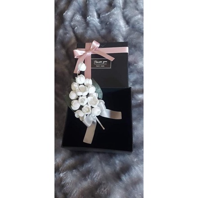 Hoa linh lan cài áo siêu xinh