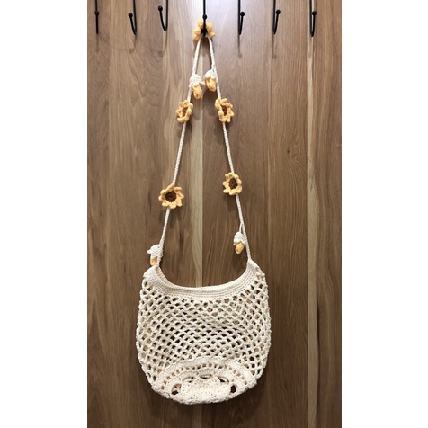 Túi lưới handmade đính hoa và phụ kiện