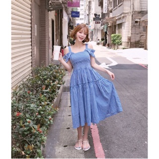 Váy trễ vai gingham OML