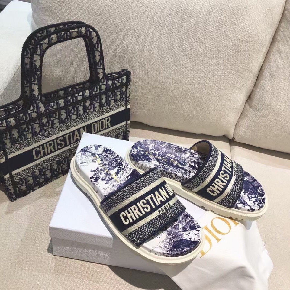 Dép Quai Ngang Đế Dày Thêu Họa Tiết Thời Trang Cho Nữ 2022