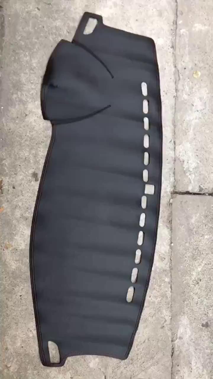 Thảm taplo da vân carbon Accent 2018-2023