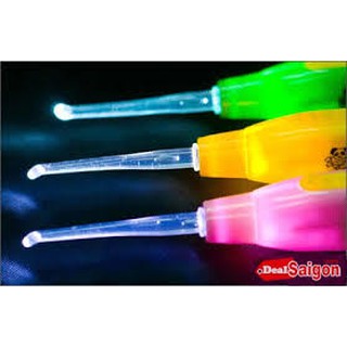 Dụng cụ lấy rái tai có đèn