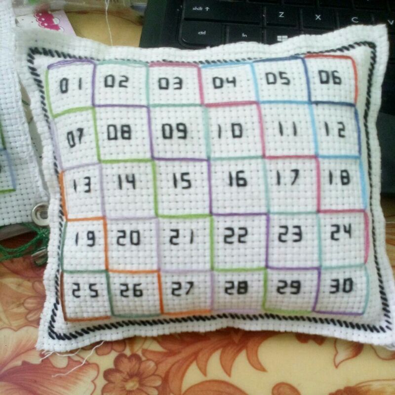 Gối ghim kim cho tranh thêu chữ thập